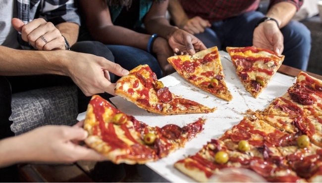 Pizza Familiare e CocaCola, da Asporto o a Domicilio (+ 1,10)